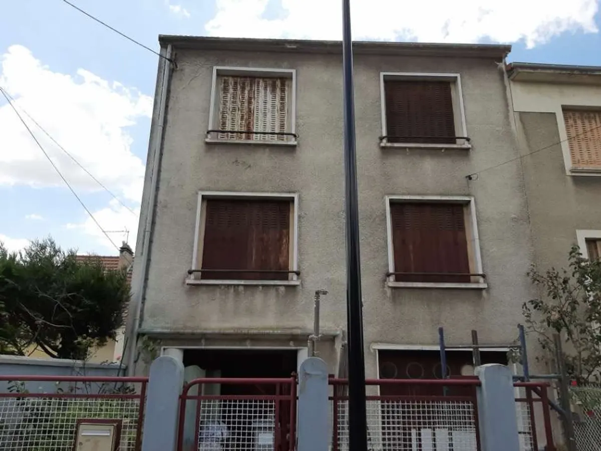 Avant - Ravalement & rénovation de volets